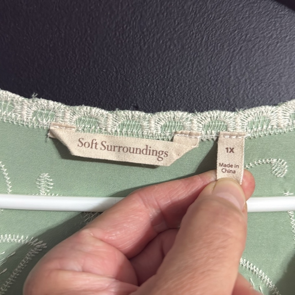Soft Surroundings Green and White Embroidered Blouse Sz 1X - Picture 3 of 5
